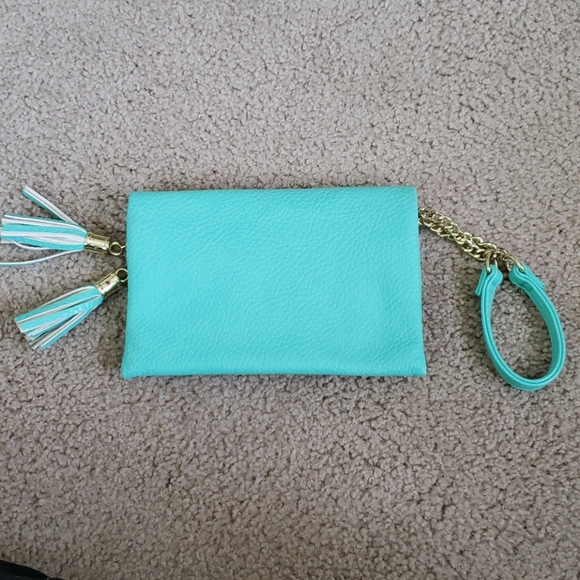 Maurice's Clutch - Picture 2 of 6